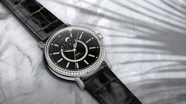Le modèle Portofino Midsize Automatic phase de Lune en or gris 18 carats.